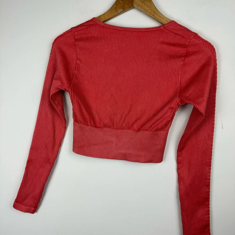 Aerie Offline Big Chill Seamless Long Sleeve T-Shirt Crop Top Sz Small Coral